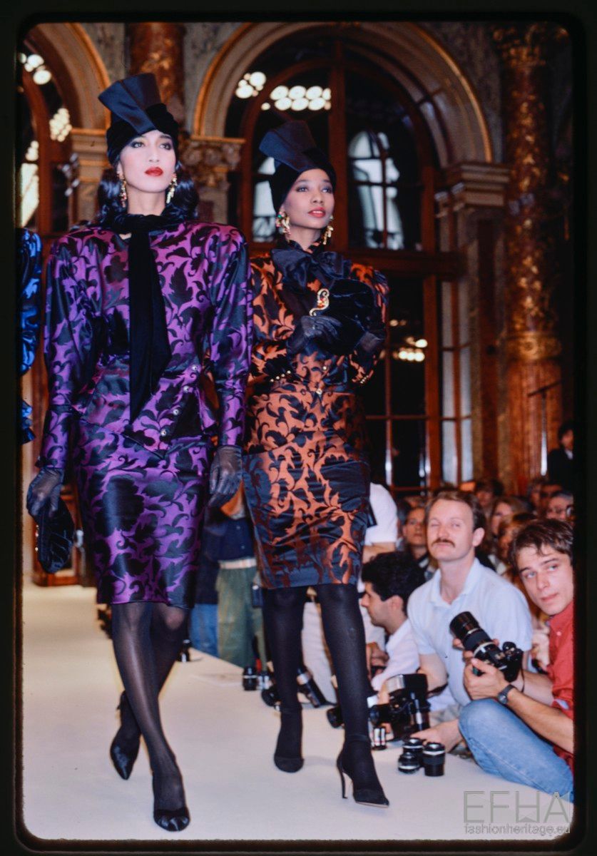 France, Paris, 23-07-1985. Fashion show of Emanuel Ungaro, autumn/winter 1985-1986 Haute Couture collection. Location: Grand Hotel, 2 rue Scribe, 75009. Paul Van Riel