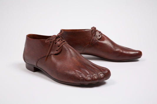 Pierre Cardin (made by Carlos Peñafiel), molded brown leather man’s shoes, 1986, France, gift of Richard Martin, 87.16.1