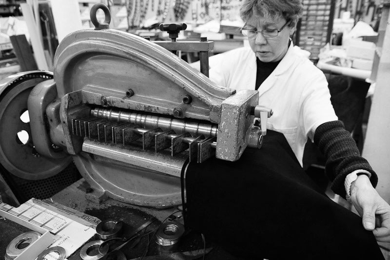 Artisan working at Maison Edgard Hamon atelier in Paris