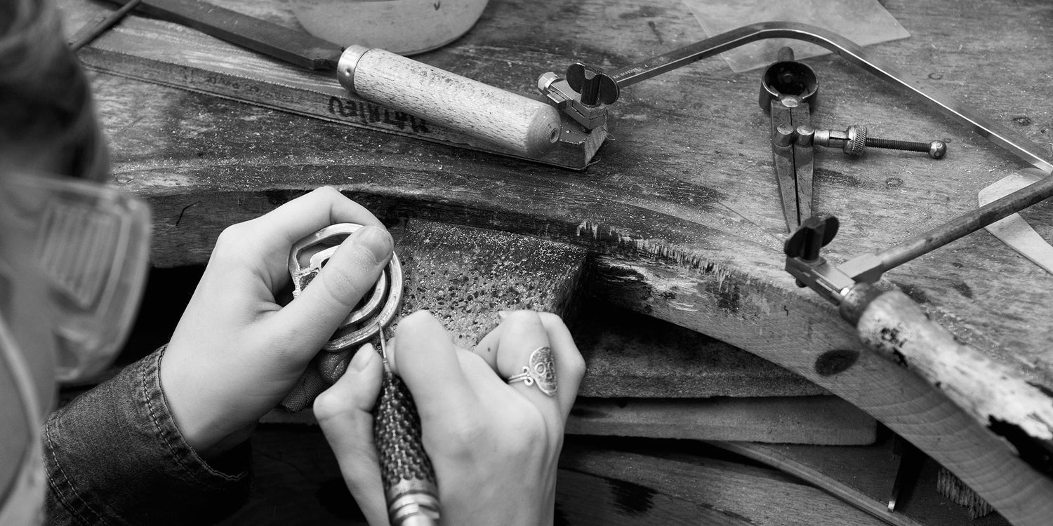 Artisan working at Maison Edgard Hamon atelier in Paris